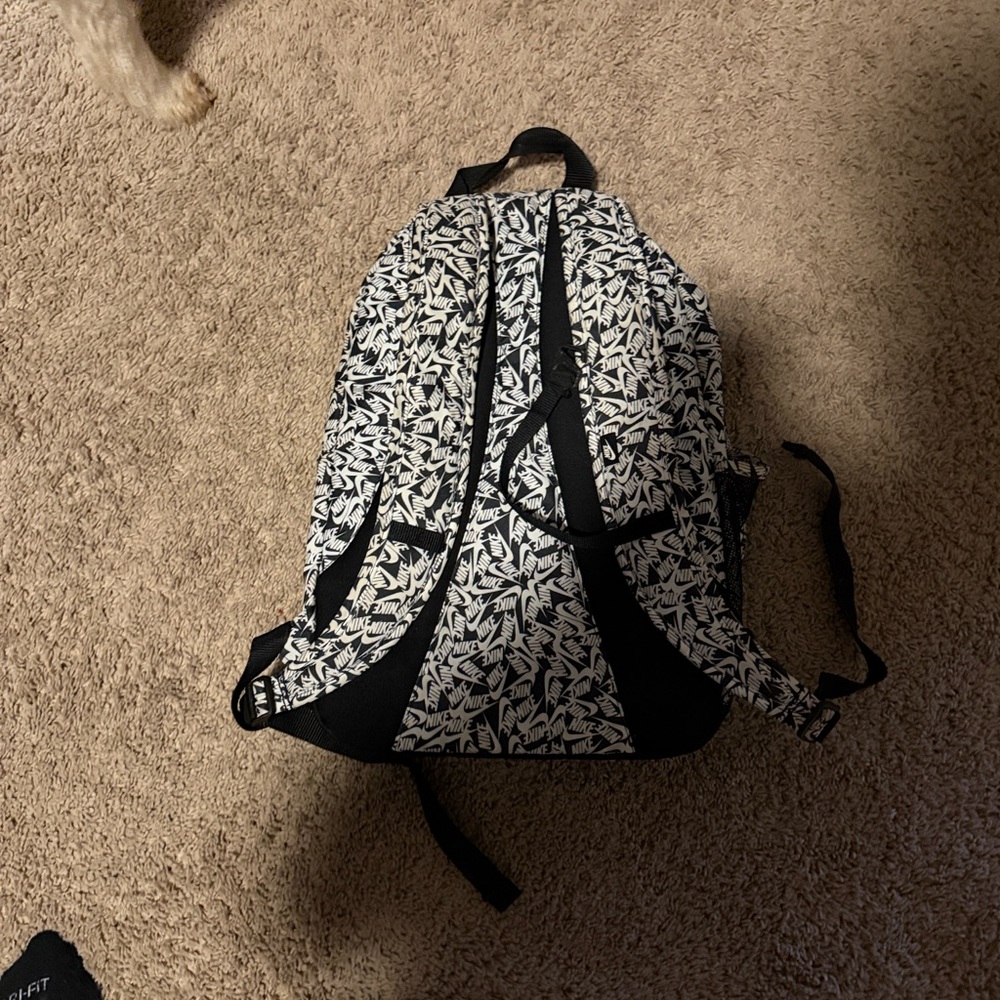 Nike Back Pack - Picture 2 of 3